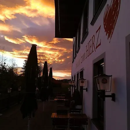 Landgasthof Zum Herz بيت ريفي 3*